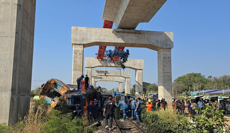 Crane collapse derails train in Thailand, killing 22