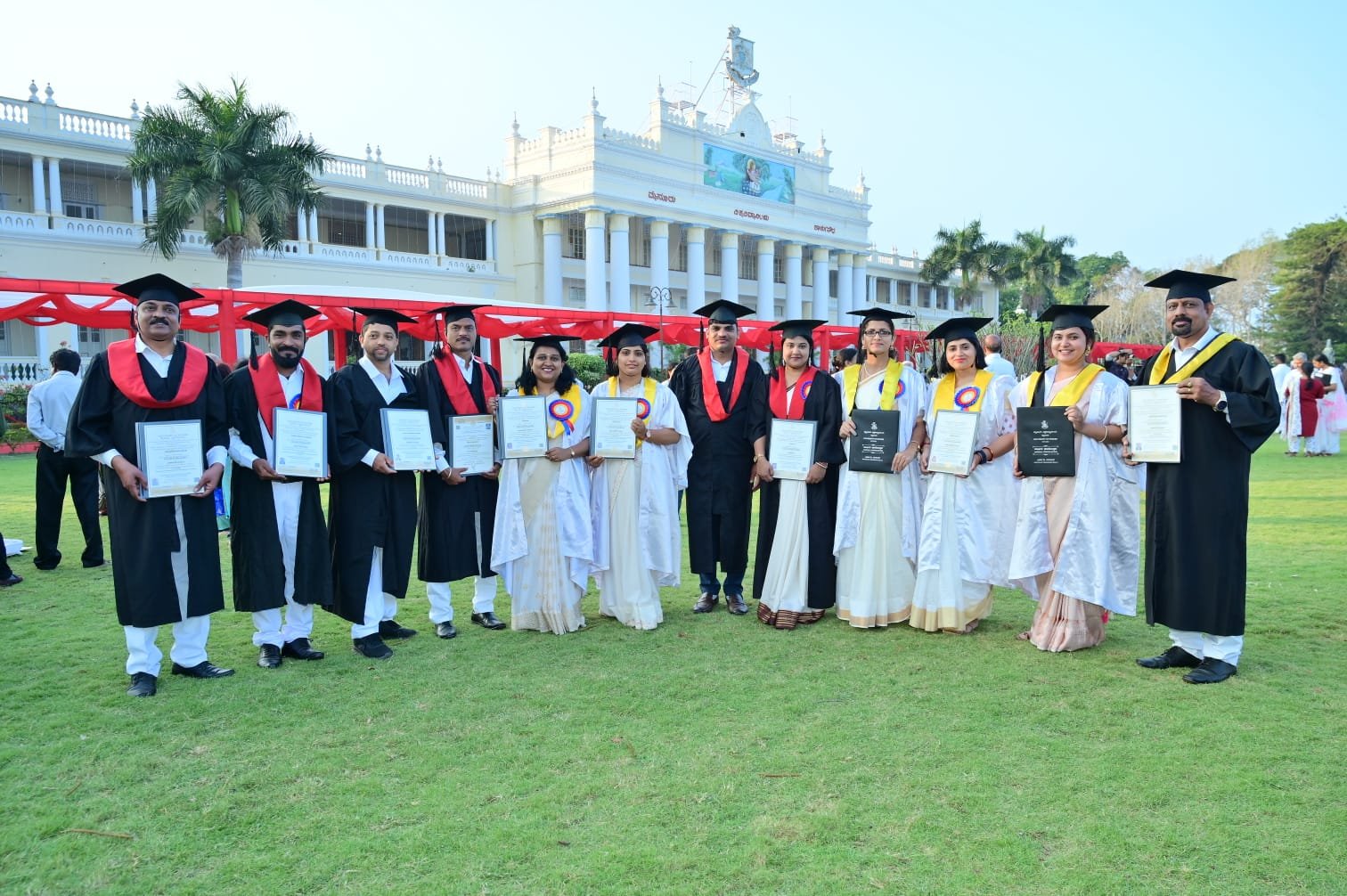 ಮೈಸೂರು ವಿವಿ: ಸೃಷ್ಠಿ ಕಾಲೇಜ್‌ ಆಫ್‌ ಕಾಮರ್ಸ್ ಅಂಡ್‌ ಮ್ಯಾನೇಜ್‌ಮೆಂಟ್‌ ಅಂಡ್‌ ರಿಸರ್ಚ್ ಸೆಂಟರ್‌ನ ಸಂಶೋಧನಾರ್ಥಿಗಳಿಗೆ PhD ಪದವಿ ಪ್ರದಾನ