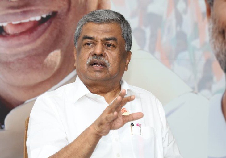 Don’t join BJP for power, wait for your turn in Congress: Hariprasad